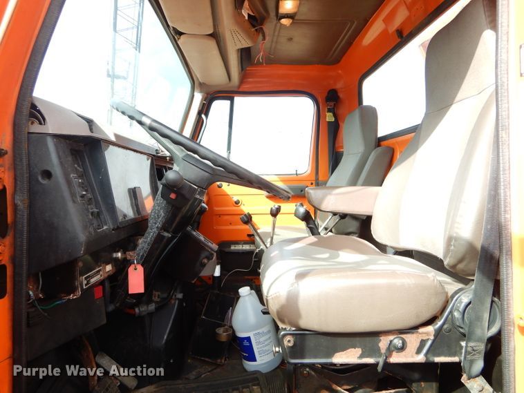 image for item DH6486 1999 International 4900 dump truck