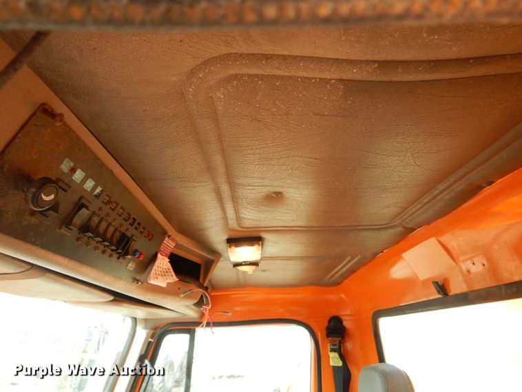 image for item DH6486 1999 International 4900 dump truck