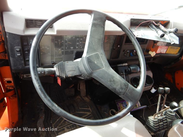 image for item DH6486 1999 International 4900 dump truck