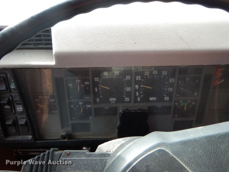 image for item DH6486 1999 International 4900 dump truck