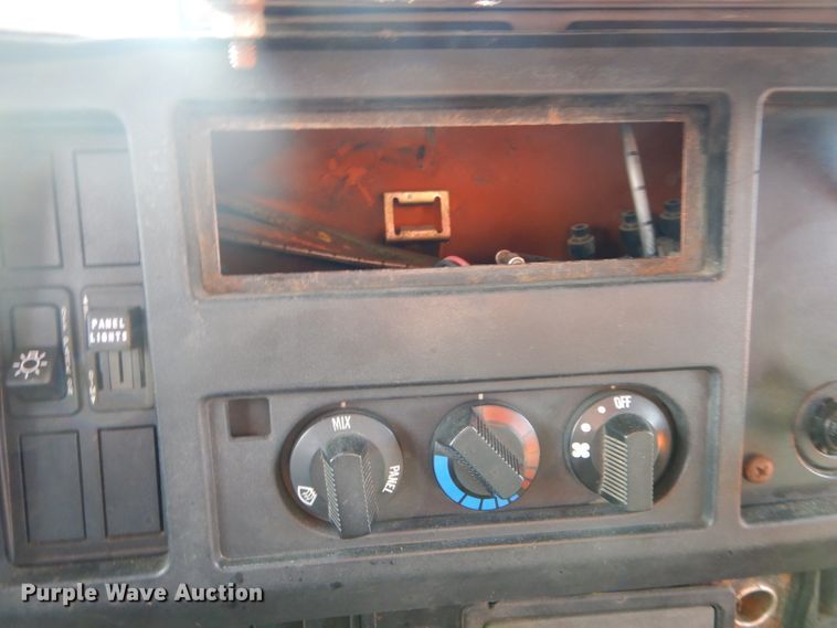 image for item DH6486 1999 International 4900 dump truck