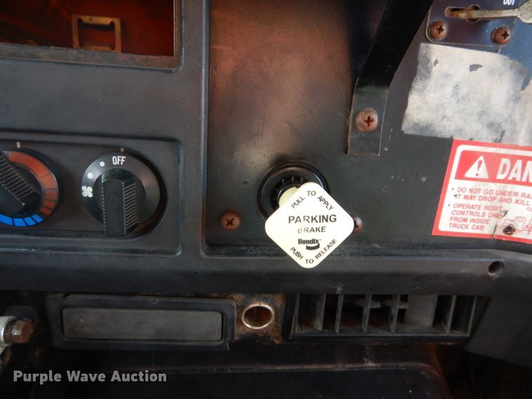 image for item DH6486 1999 International 4900 dump truck