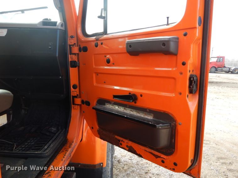 image for item DH6486 1999 International 4900 dump truck