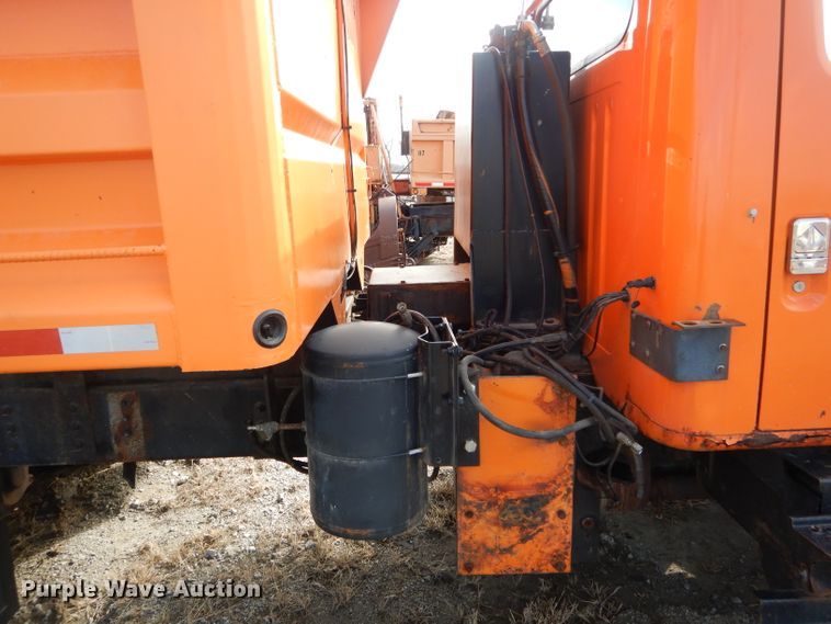 image for item DH6486 1999 International 4900 dump truck