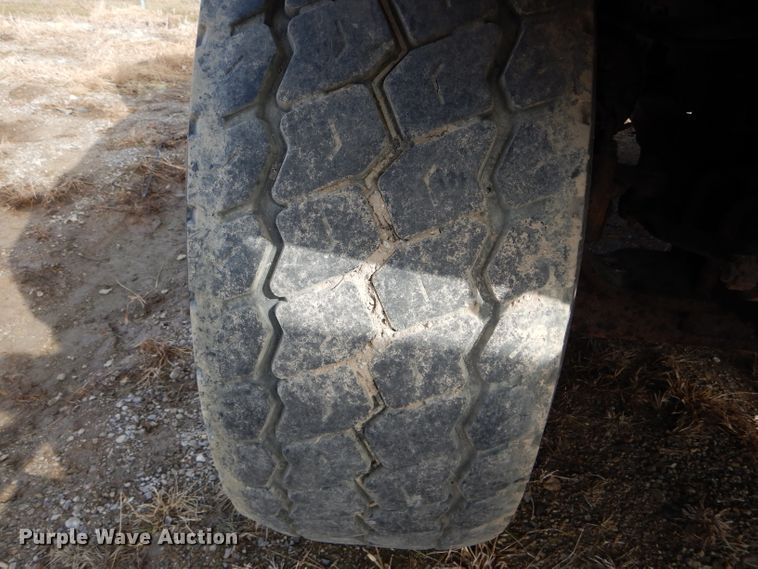 image for item DH6486 1999 International 4900 dump truck