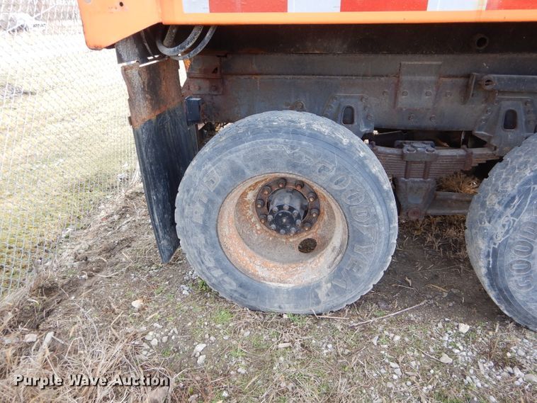 image for item DH6486 1999 International 4900 dump truck