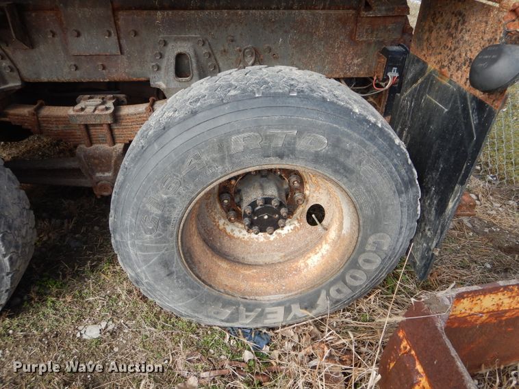 image for item DH6486 1999 International 4900 dump truck