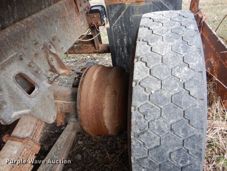 image for item DH6486 1999 International 4900 dump truck