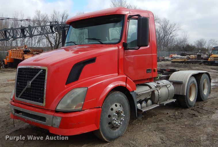 image for item DH6487 2007 Volvo VNL semi truck
