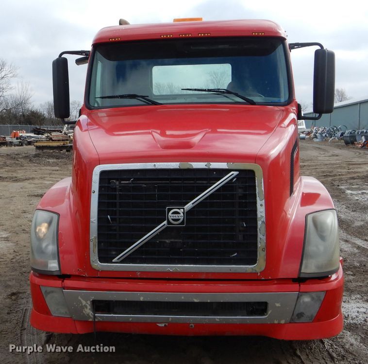 image for item DH6487 2007 Volvo VNL semi truck