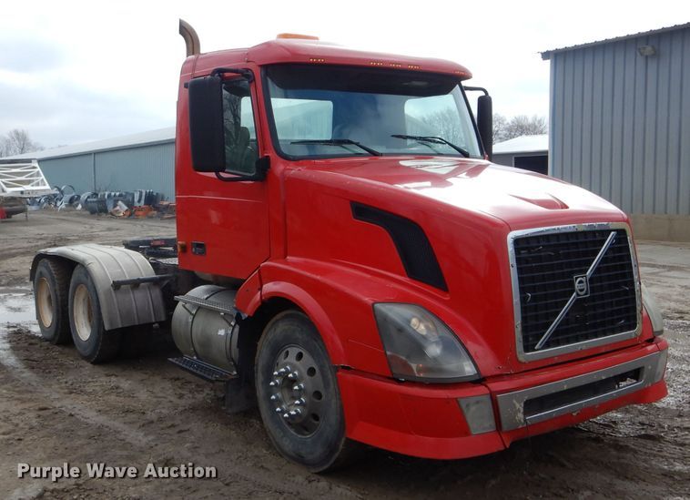 image for item DH6487 2007 Volvo VNL semi truck