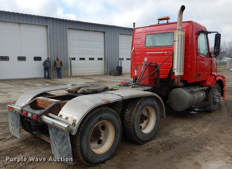 image for item DH6487 2007 Volvo VNL semi truck