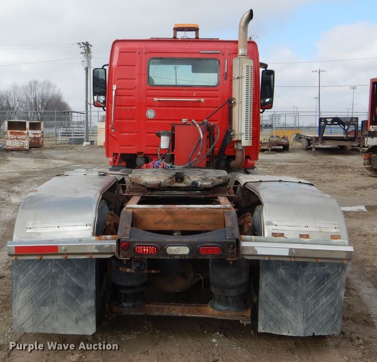 image for item DH6487 2007 Volvo VNL semi truck