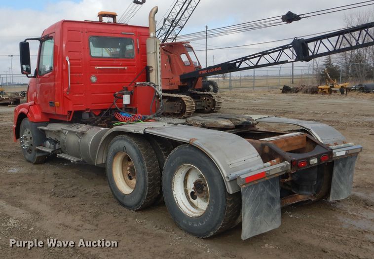image for item DH6487 2007 Volvo VNL semi truck