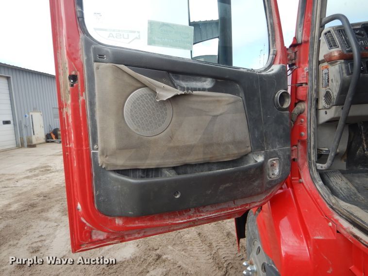 image for item DH6487 2007 Volvo VNL semi truck