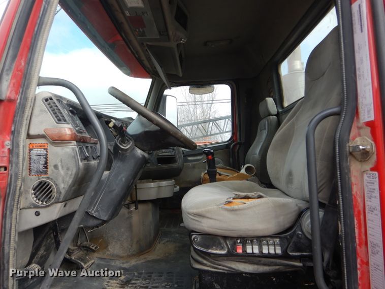 image for item DH6487 2007 Volvo VNL semi truck