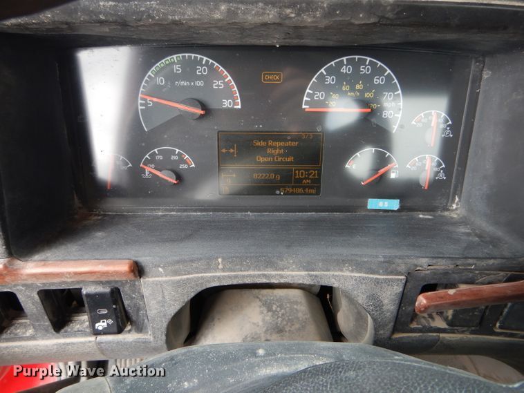 image for item DH6487 2007 Volvo VNL semi truck