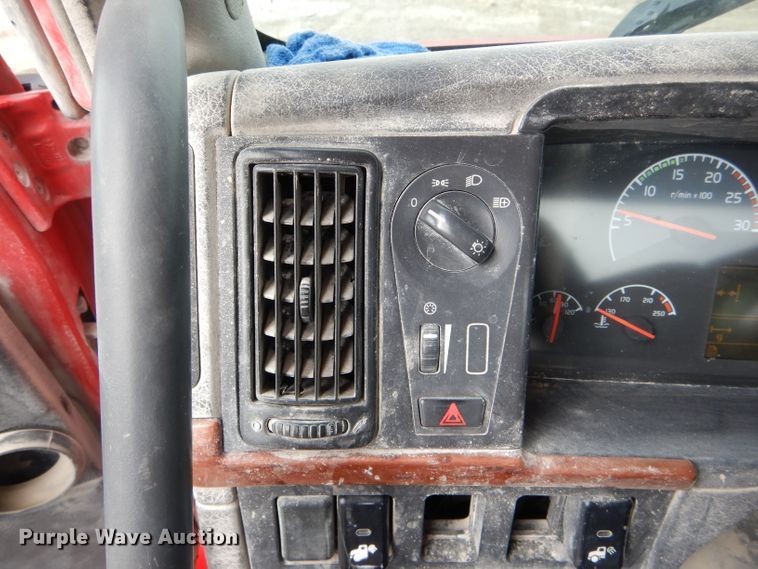 image for item DH6487 2007 Volvo VNL semi truck