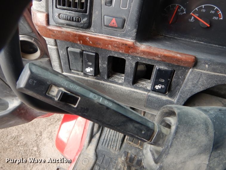 image for item DH6487 2007 Volvo VNL semi truck