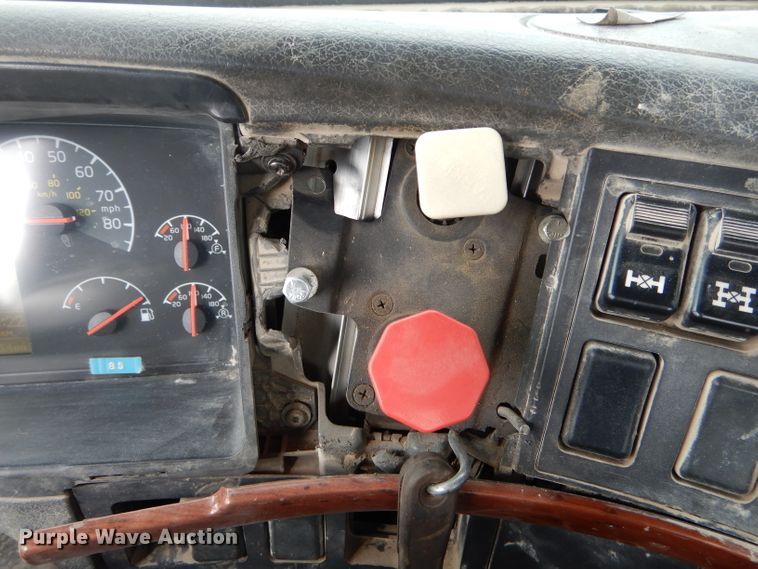 image for item DH6487 2007 Volvo VNL semi truck