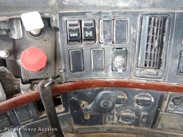 image for item DH6487 2007 Volvo VNL semi truck