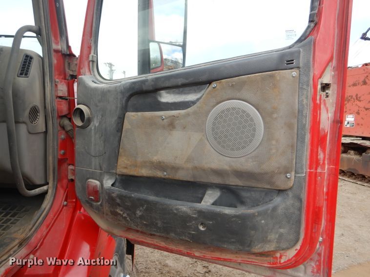 image for item DH6487 2007 Volvo VNL semi truck