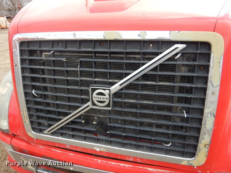 image for item DH6487 2007 Volvo VNL semi truck
