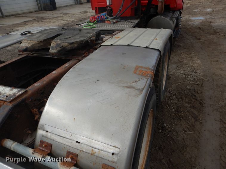 image for item DH6487 2007 Volvo VNL semi truck