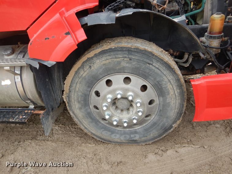 image for item DH6487 2007 Volvo VNL semi truck