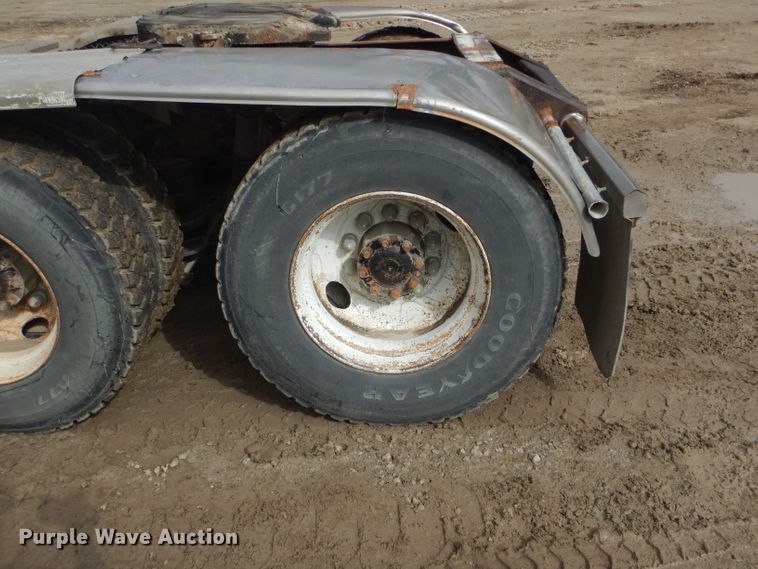 image for item DH6487 2007 Volvo VNL semi truck