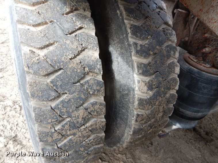 image for item DH6487 2007 Volvo VNL semi truck