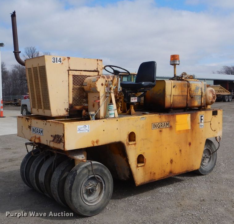 image for item DH6489 Ingram 9-2800-P pneumatic roller