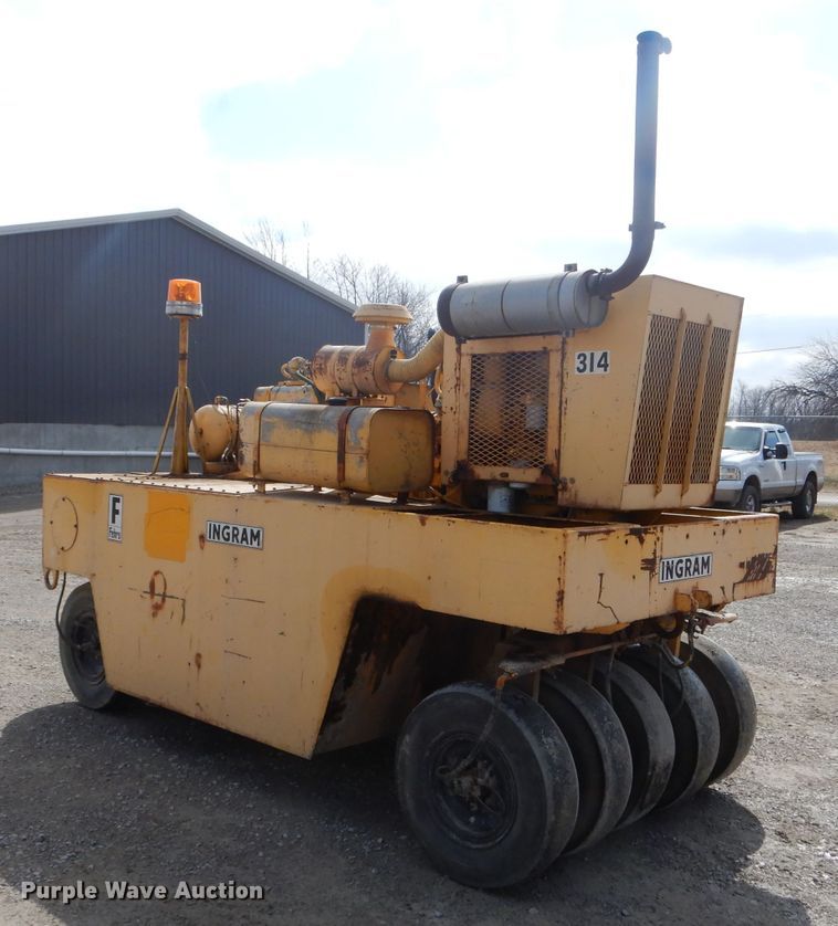 image for item DH6489 Ingram 9-2800-P pneumatic roller