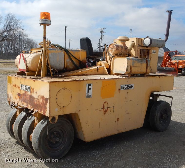 image for item DH6489 Ingram 9-2800-P pneumatic roller