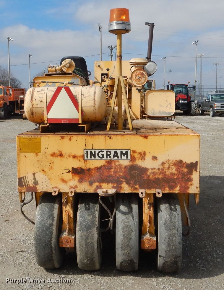 image for item DH6489 Ingram 9-2800-P pneumatic roller