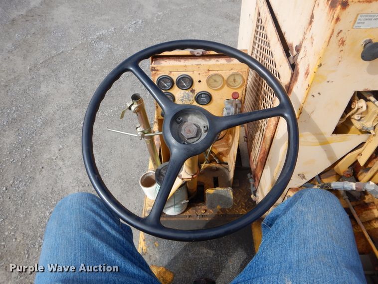 image for item DH6489 Ingram 9-2800-P pneumatic roller