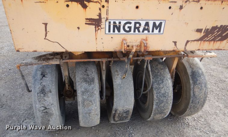 image for item DH6489 Ingram 9-2800-P pneumatic roller