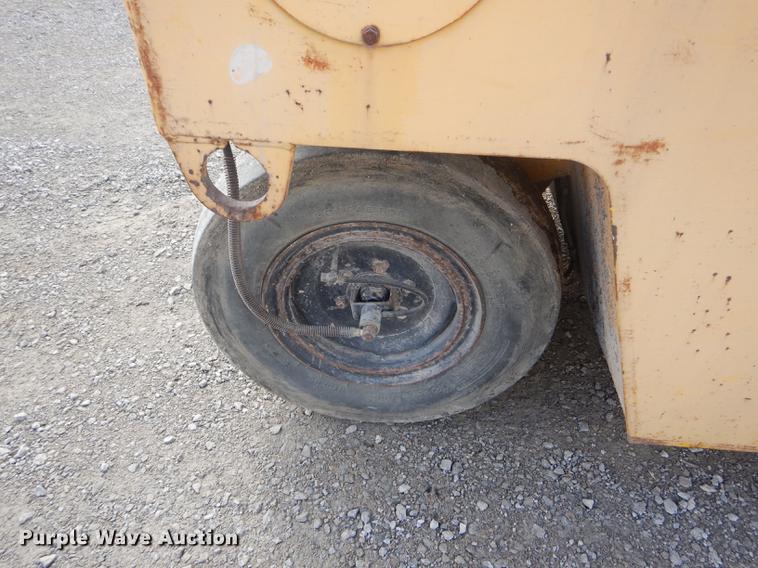 image for item DH6489 Ingram 9-2800-P pneumatic roller