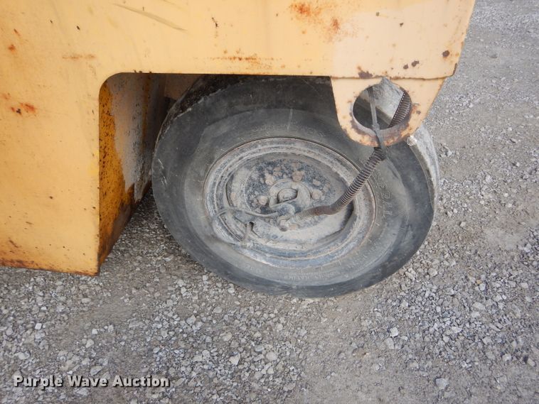 image for item DH6489 Ingram 9-2800-P pneumatic roller