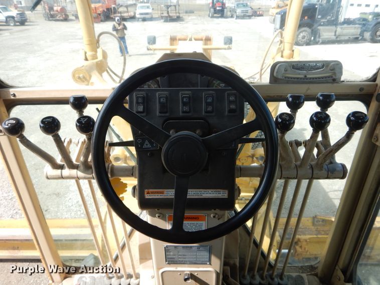 image for item DH6490 1999 Caterpillar 140H motor grader