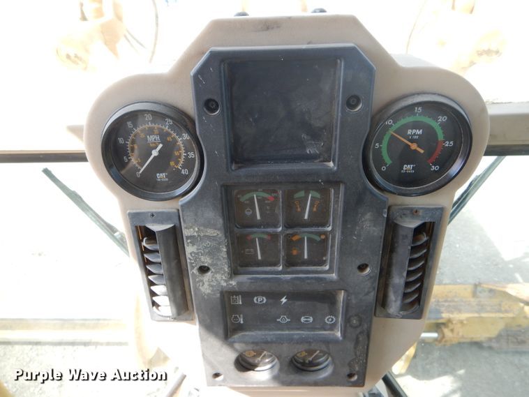 image for item DH6490 1999 Caterpillar 140H motor grader