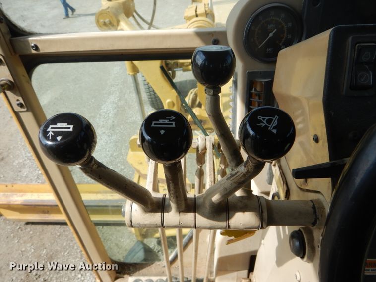 image for item DH6490 1999 Caterpillar 140H motor grader