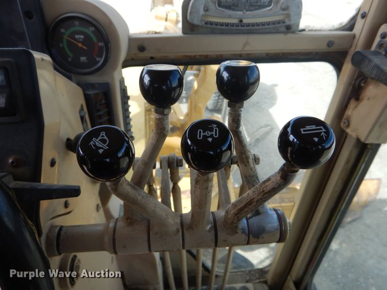 image for item DH6490 1999 Caterpillar 140H motor grader