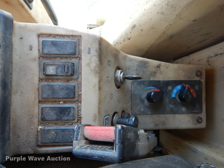 image for item DH6490 1999 Caterpillar 140H motor grader