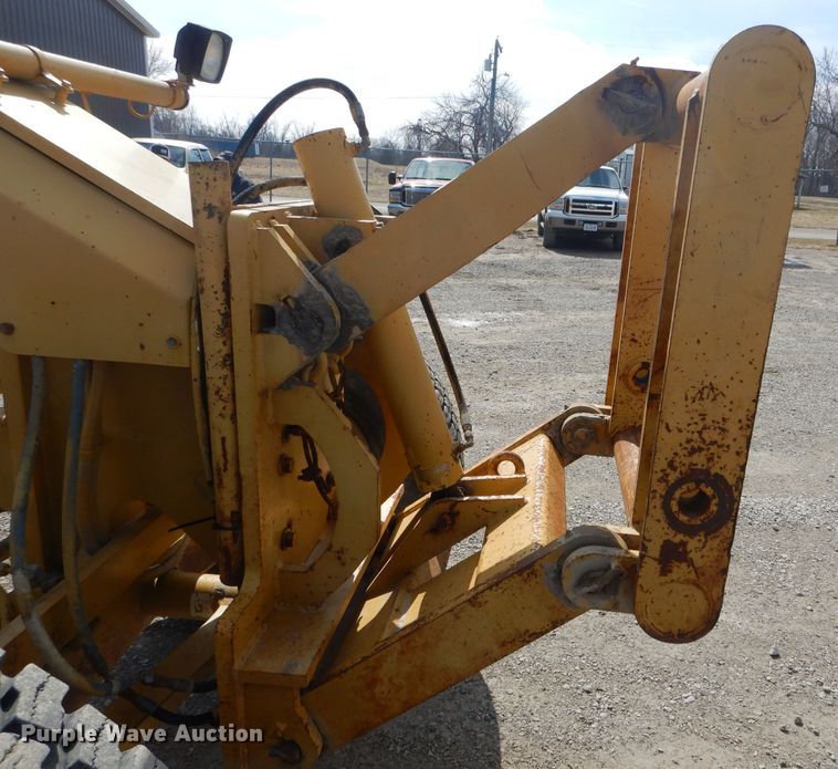 image for item DH6490 1999 Caterpillar 140H motor grader
