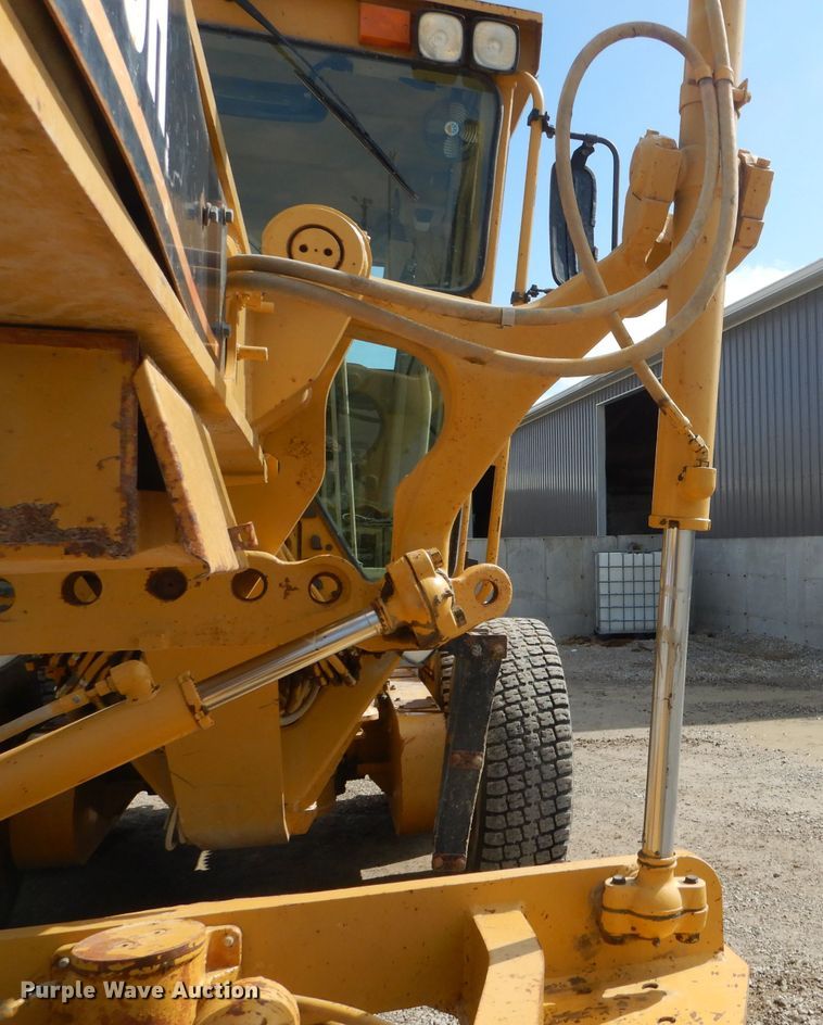 image for item DH6490 1999 Caterpillar 140H motor grader