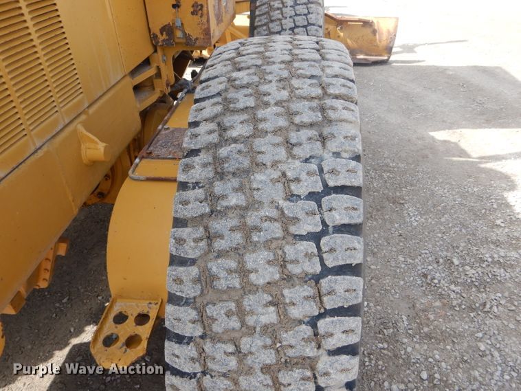 image for item DH6490 1999 Caterpillar 140H motor grader