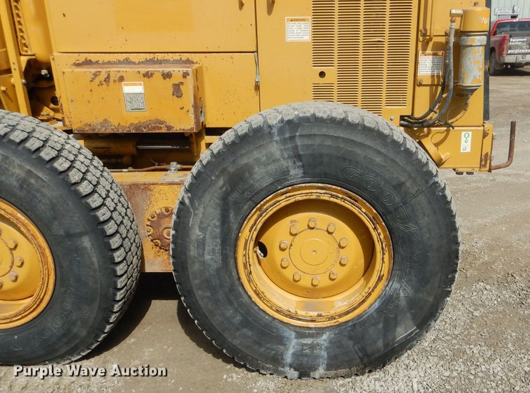 image for item DH6490 1999 Caterpillar 140H motor grader