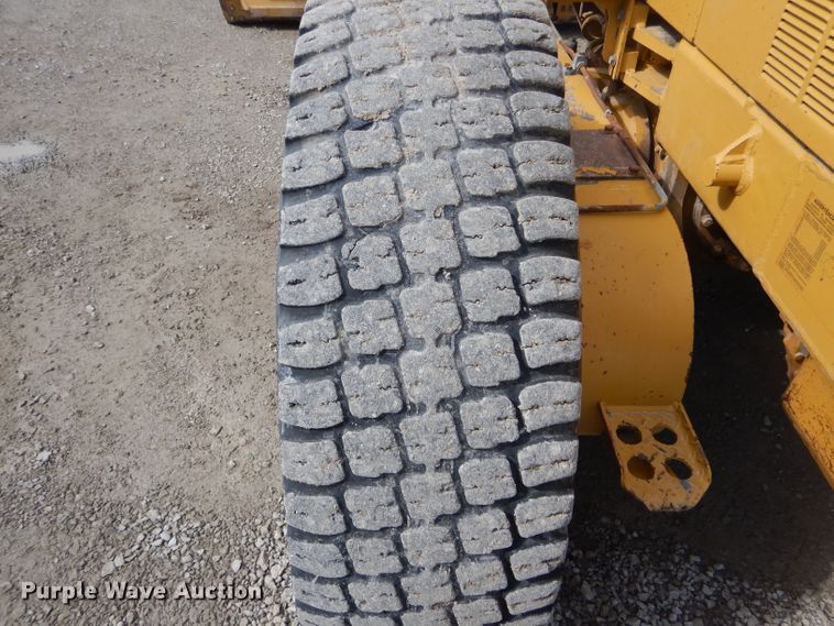 image for item DH6490 1999 Caterpillar 140H motor grader