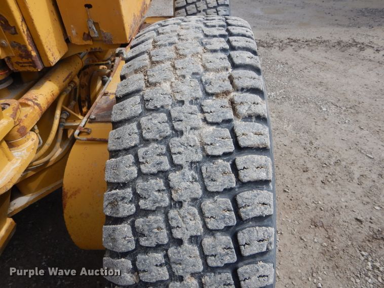 image for item DH6490 1999 Caterpillar 140H motor grader